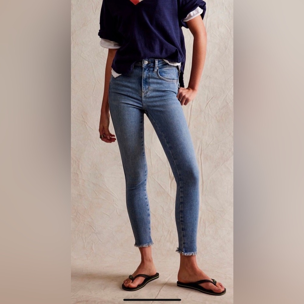 Free People We The Free Raw High-Rise Skinny
Jegging Jeans Blue 25s NWOT